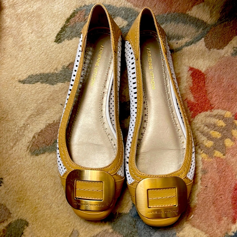 Adrienne Vittadini perforated slip-on Ballet Shoe size 7